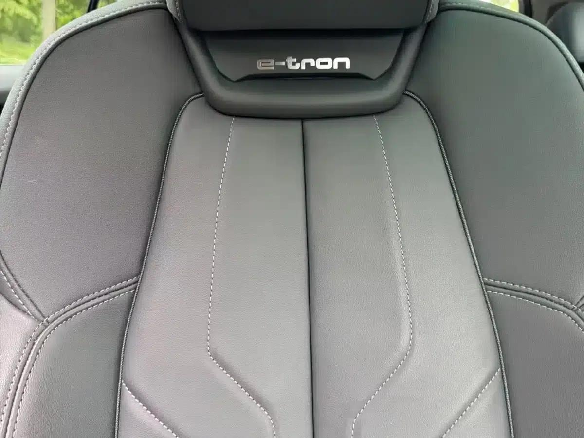 Audi Q5 e-tron 2023 Model 40 e-tron Star Edition - Fashion Set — миниатюра 23