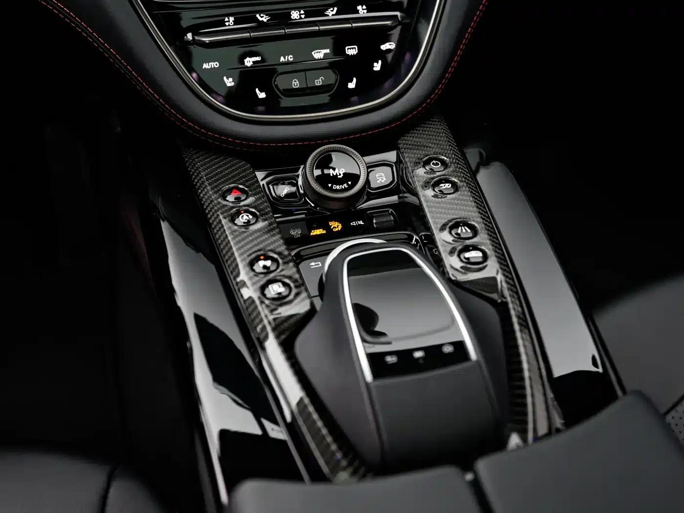 Aston Martin DBX 2024 4.0T V8 707 — миниатюра 17