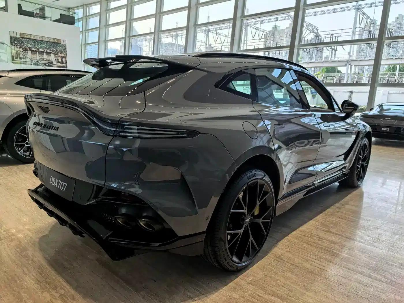 Aston Martin DBX 2024 4.0T V8 707 — миниатюра 4