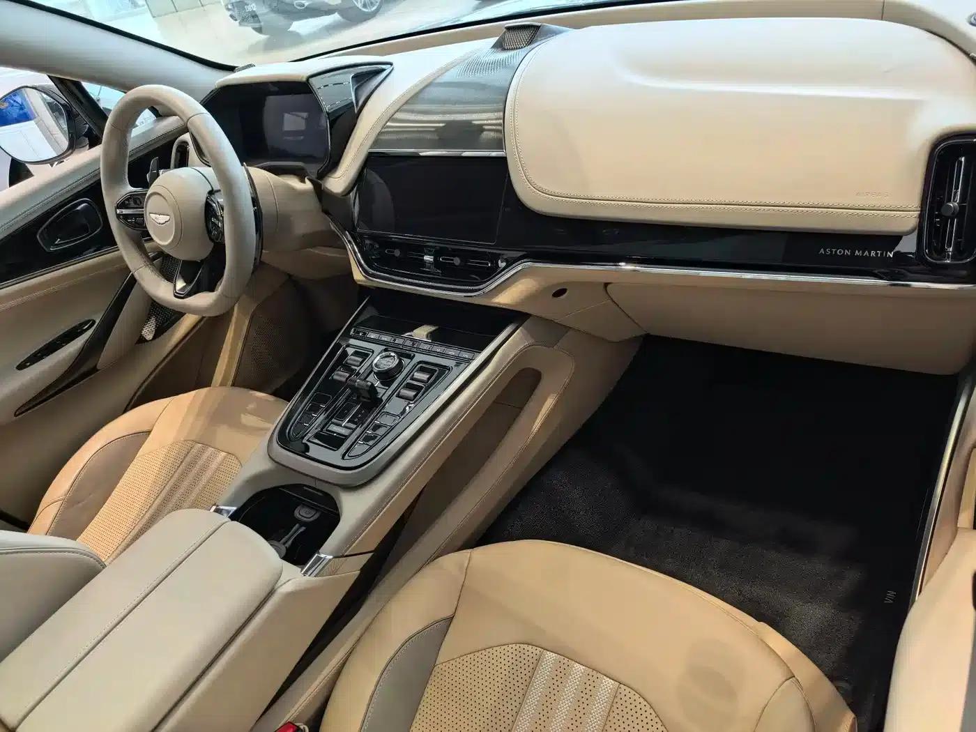 Aston Martin DBX 2024 4.0T V8 707 — миниатюра 6