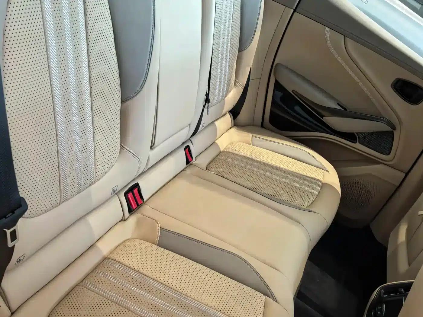 Aston Martin DBX 2024 4.0T V8 707 — миниатюра 7