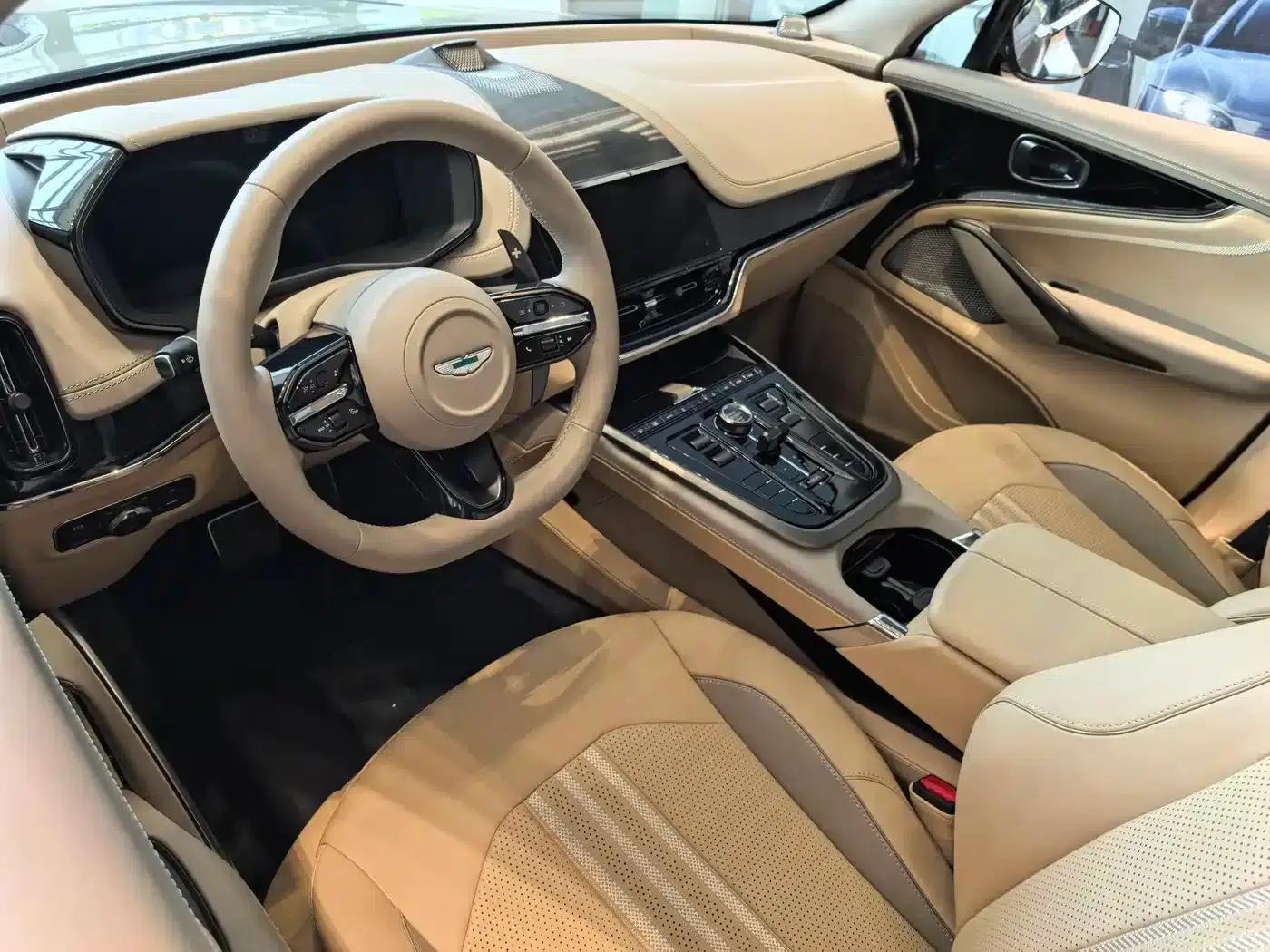 Aston Martin DBX 2024 4.0T V8 707 — миниатюра 8