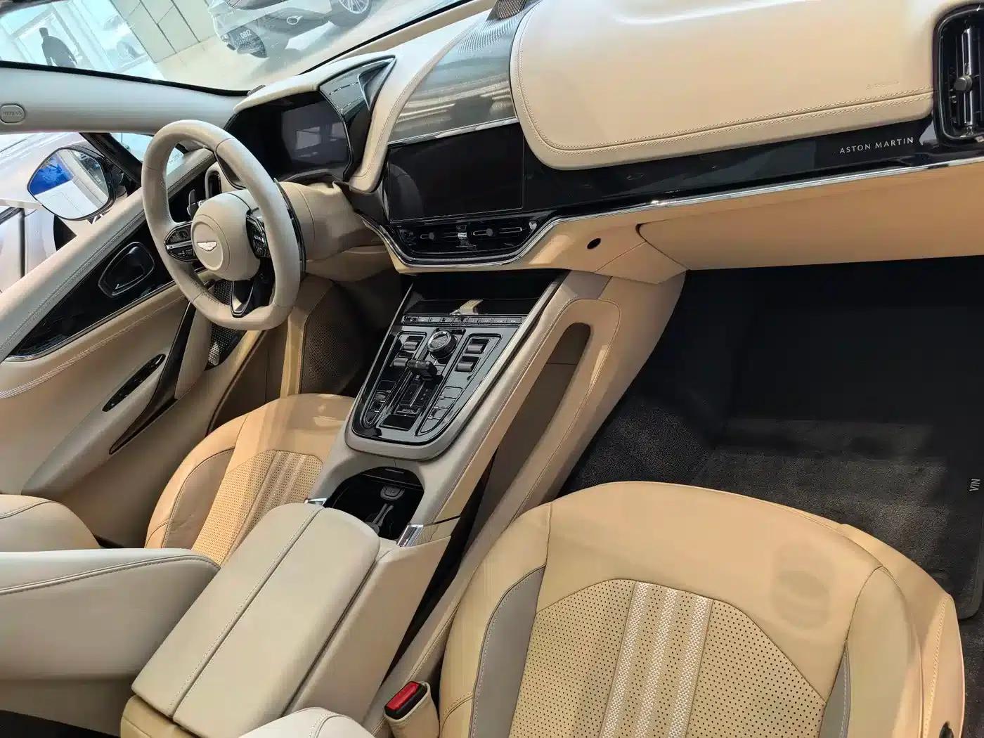 Aston Martin DBX 2024 4.0T V8 707 — миниатюра 9