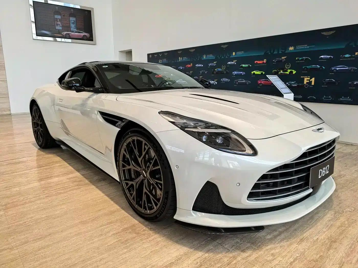 Aston Martin DB12 2025 4.0T V8 Coupe — миниатюра 1