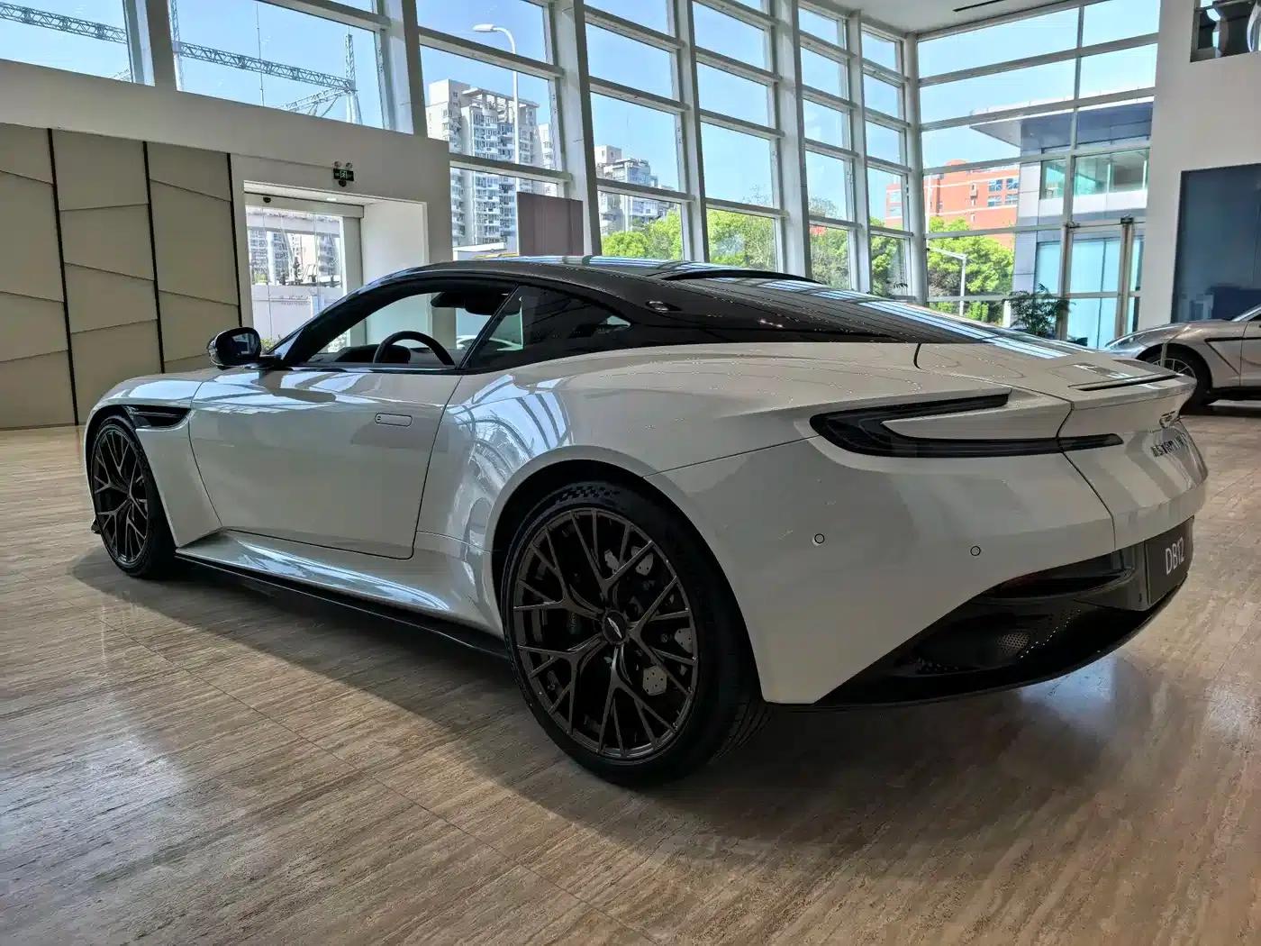 Aston Martin DB12 2025 4.0T V8 Coupe — миниатюра 5