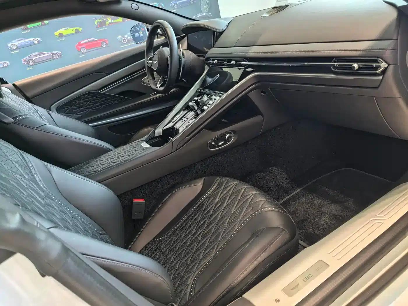 Aston Martin DB12 2025 4.0T V8 Coupe — миниатюра 7