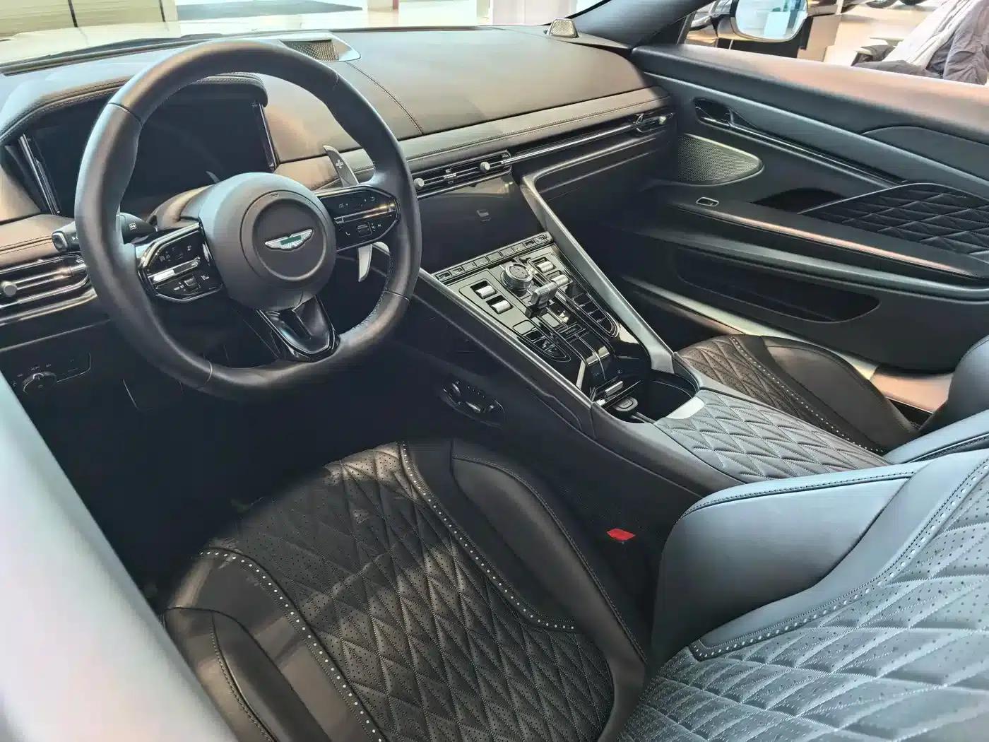 Aston Martin DB12 2025 4.0T V8 Coupe — миниатюра 8