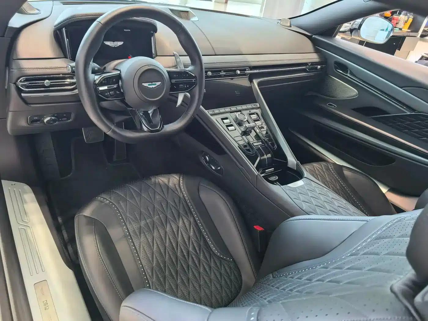Aston Martin DB12 2025 4.0T V8 Coupe — миниатюра 9