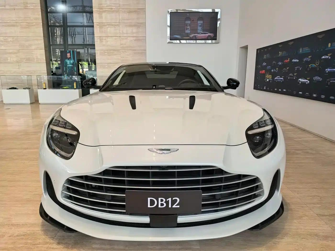 Aston Martin DB12 2025 4.0T V8 Coupe — миниатюра 10