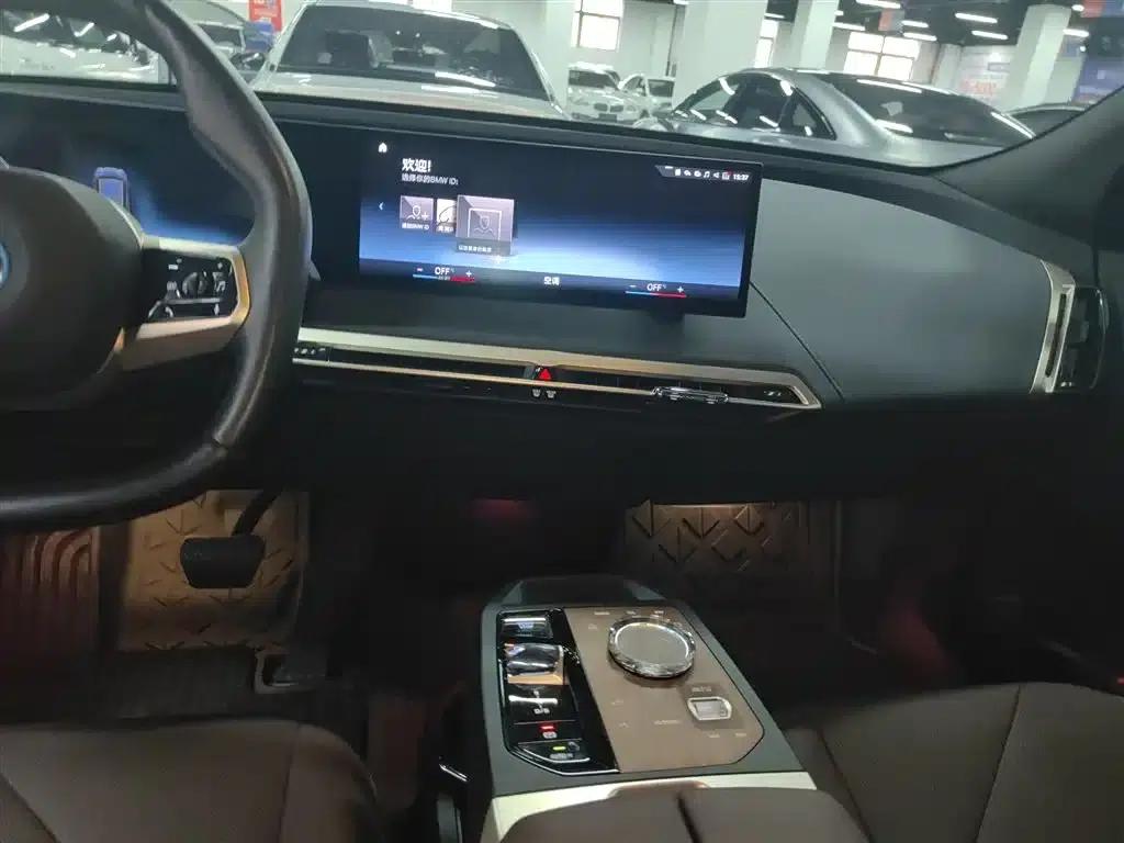 BMW iX 2022 xDrive40 — миниатюра 9