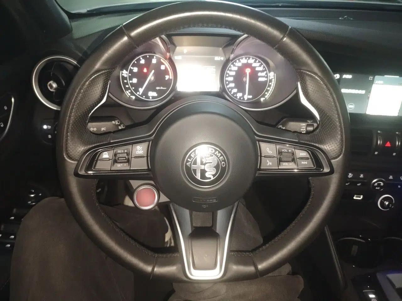 Alfa Romeo Giulia 2022 2.0T 280HP Ti Driving Edition — миниатюра 11