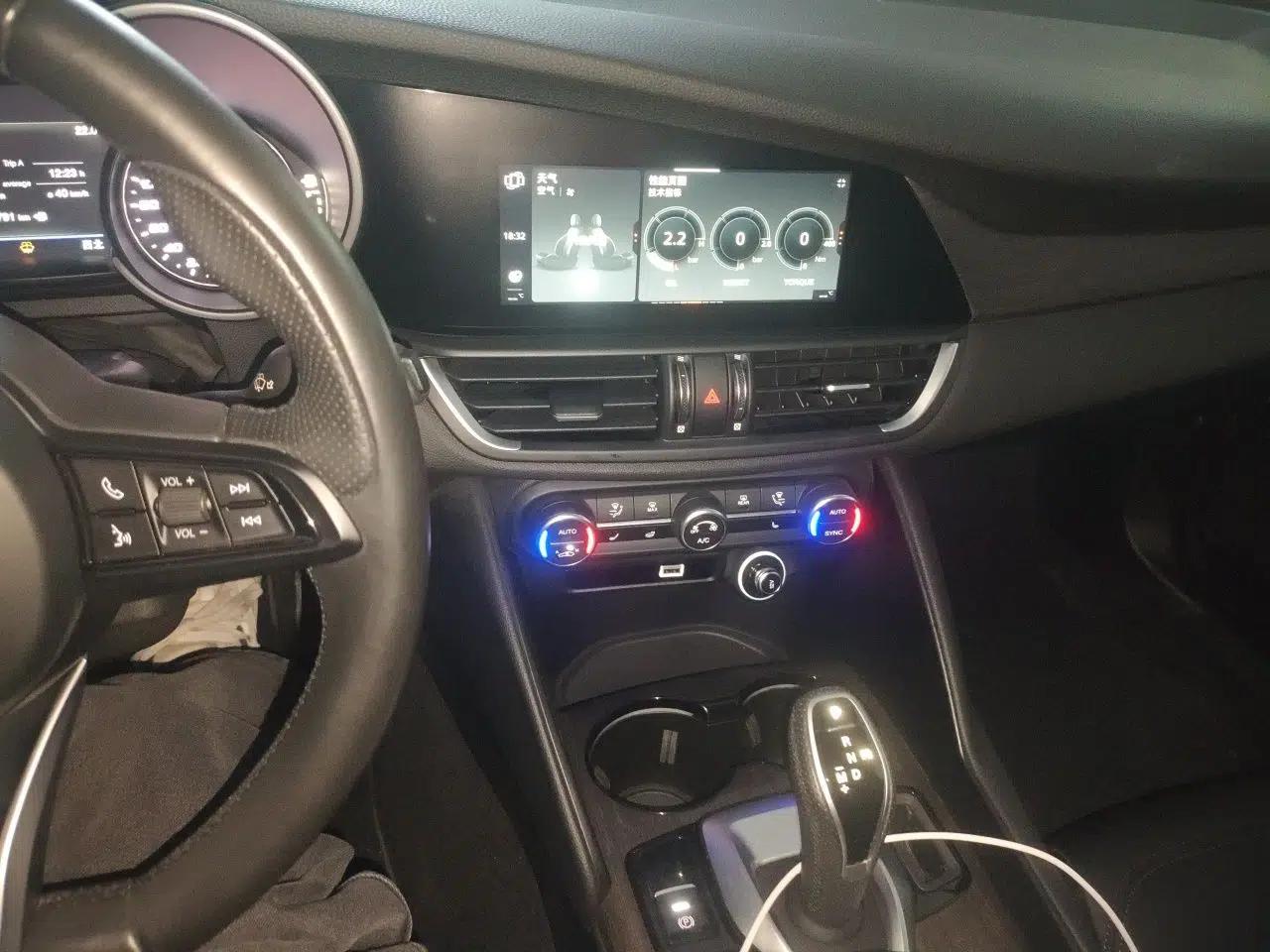 Alfa Romeo Giulia 2022 2.0T 280HP Ti Driving Edition — миниатюра 14