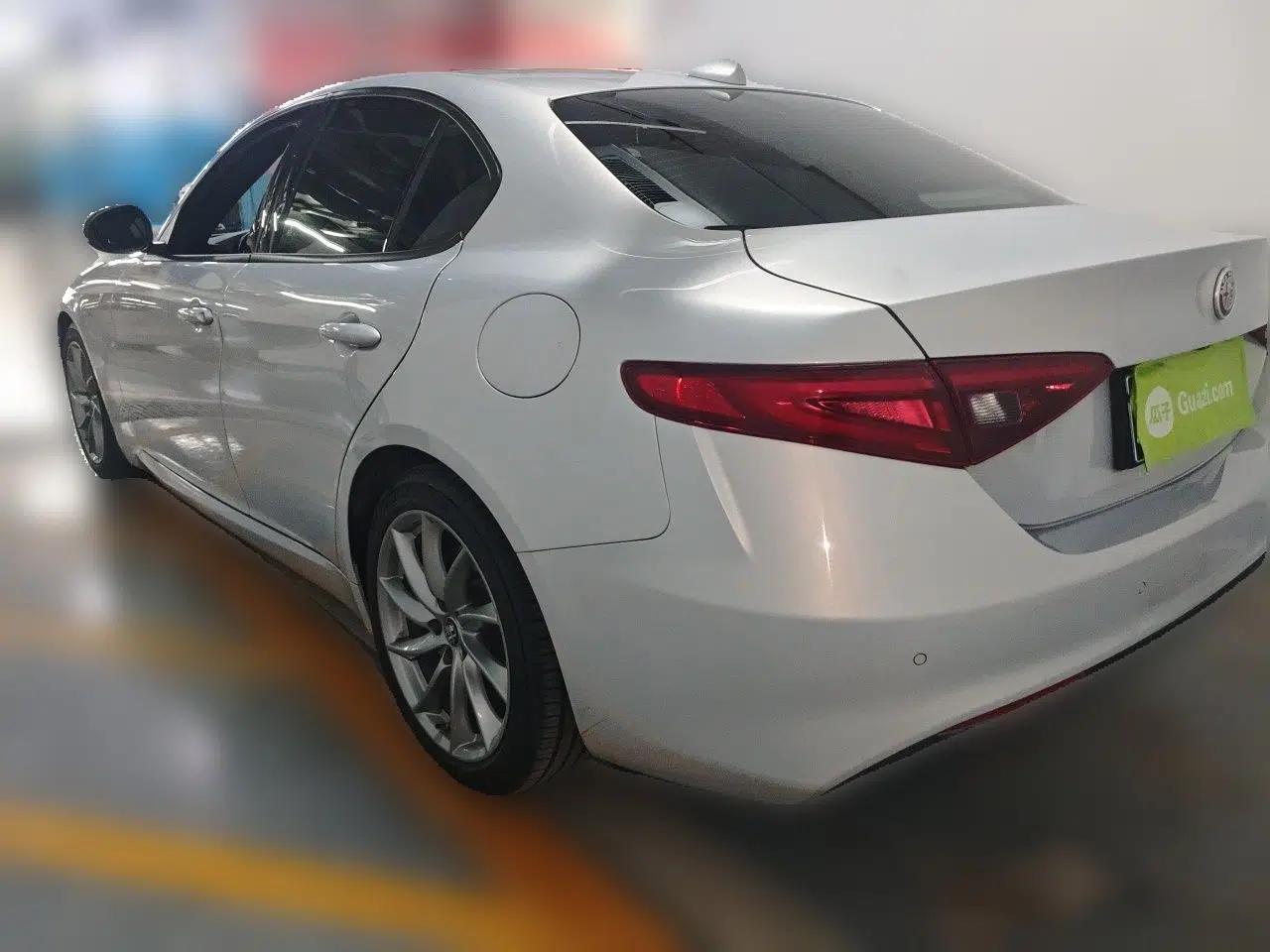 Alfa Romeo Giulia 2022 2.0T 280HP Ti Driving Edition — миниатюра 4