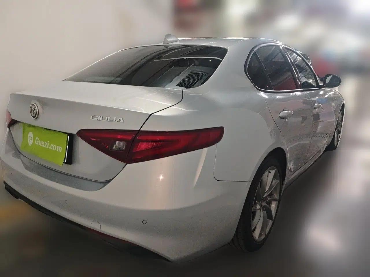 Alfa Romeo Giulia 2022 2.0T 280HP Ti Driving Edition — миниатюра 6