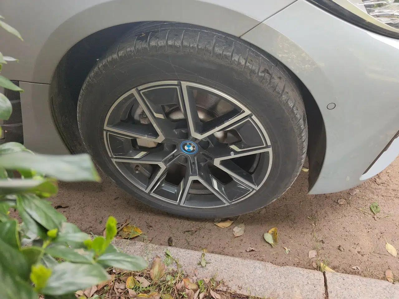 BMW i4 2022 eDrive40 — миниатюра 8