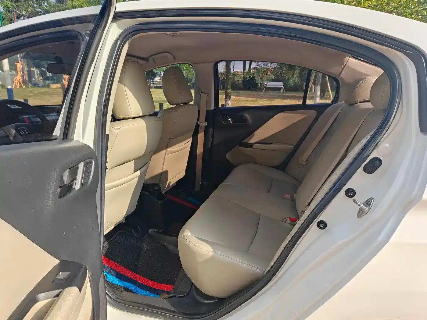 2016 Honda Greiz 1.5L CVT Classic Edition — миниатюра 11