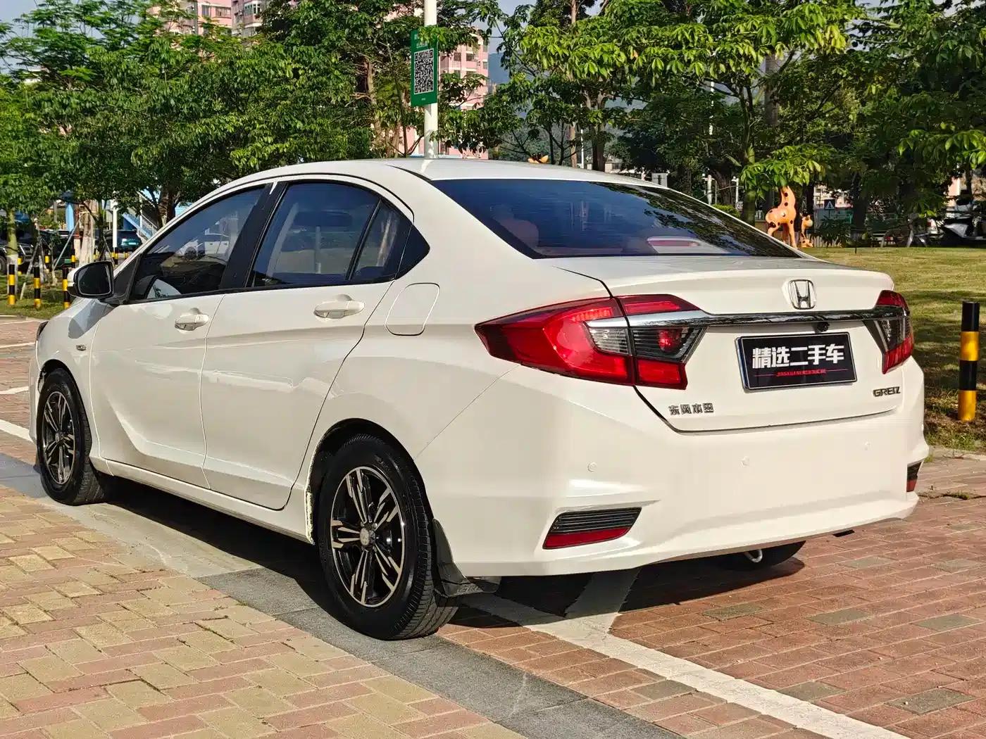 2016 Honda Greiz 1.5L CVT Classic Edition — миниатюра 14