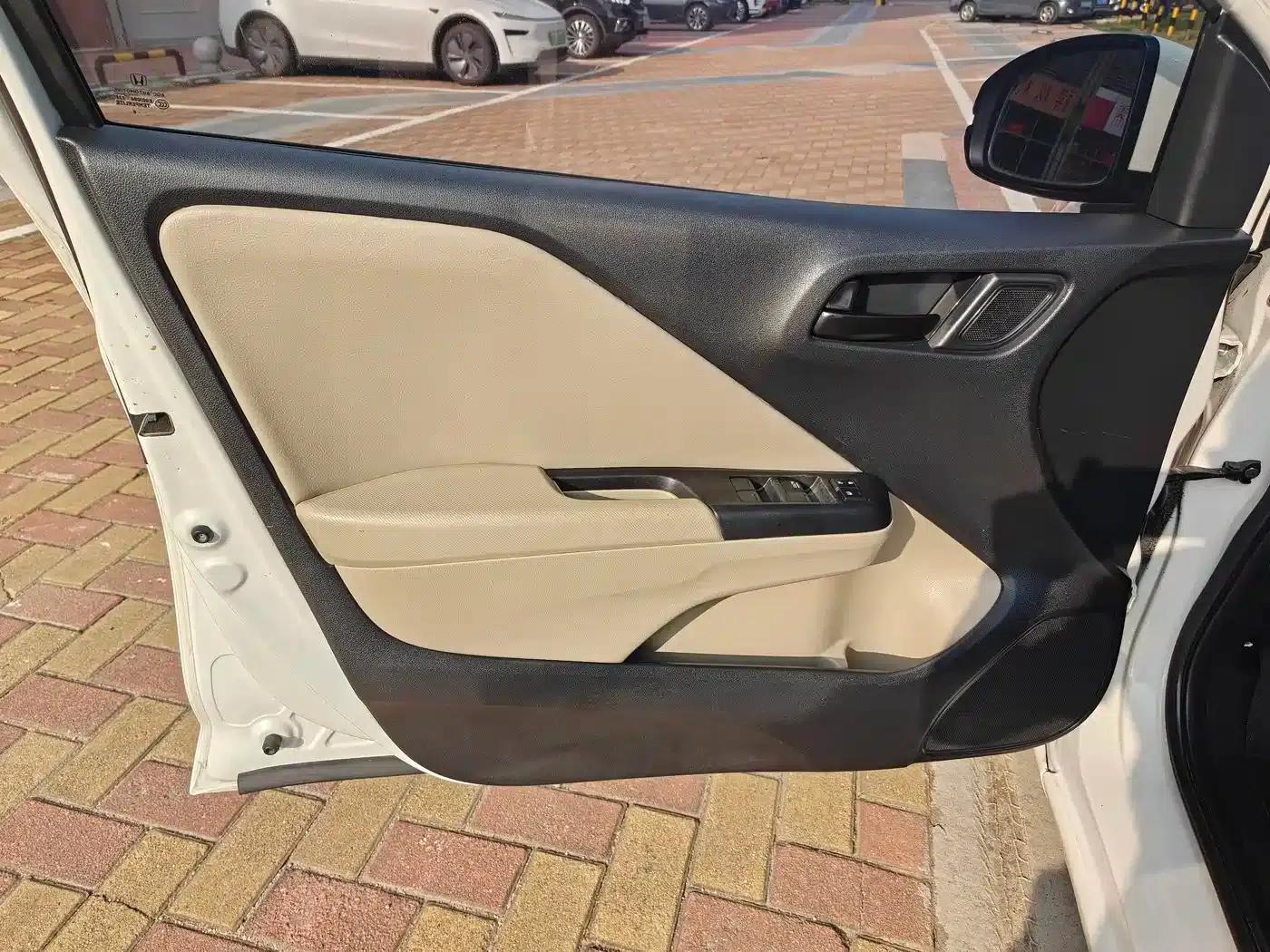 2016 Honda Greiz 1.5L CVT Classic Edition — миниатюра 5