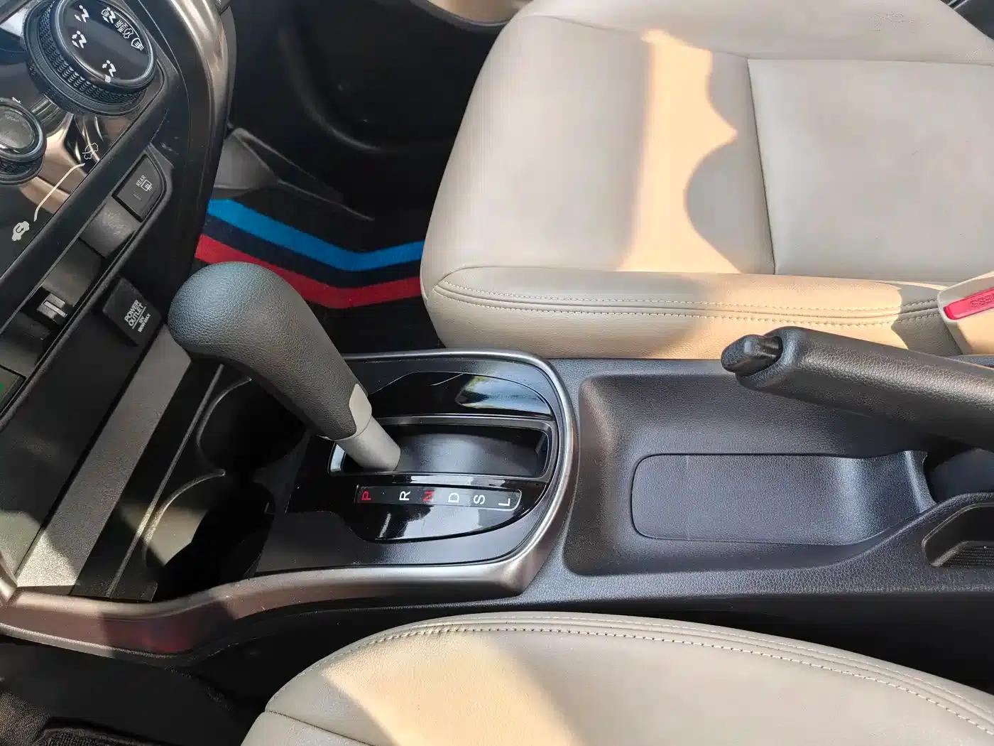 2016 Honda Greiz 1.5L CVT Classic Edition — миниатюра 8