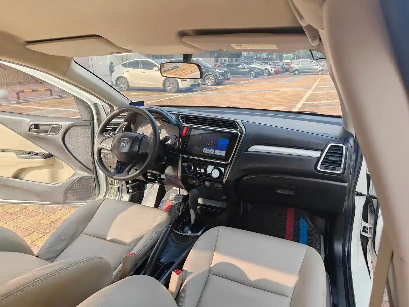 2016 Honda Greiz 1.5L CVT Classic Edition — миниатюра 10