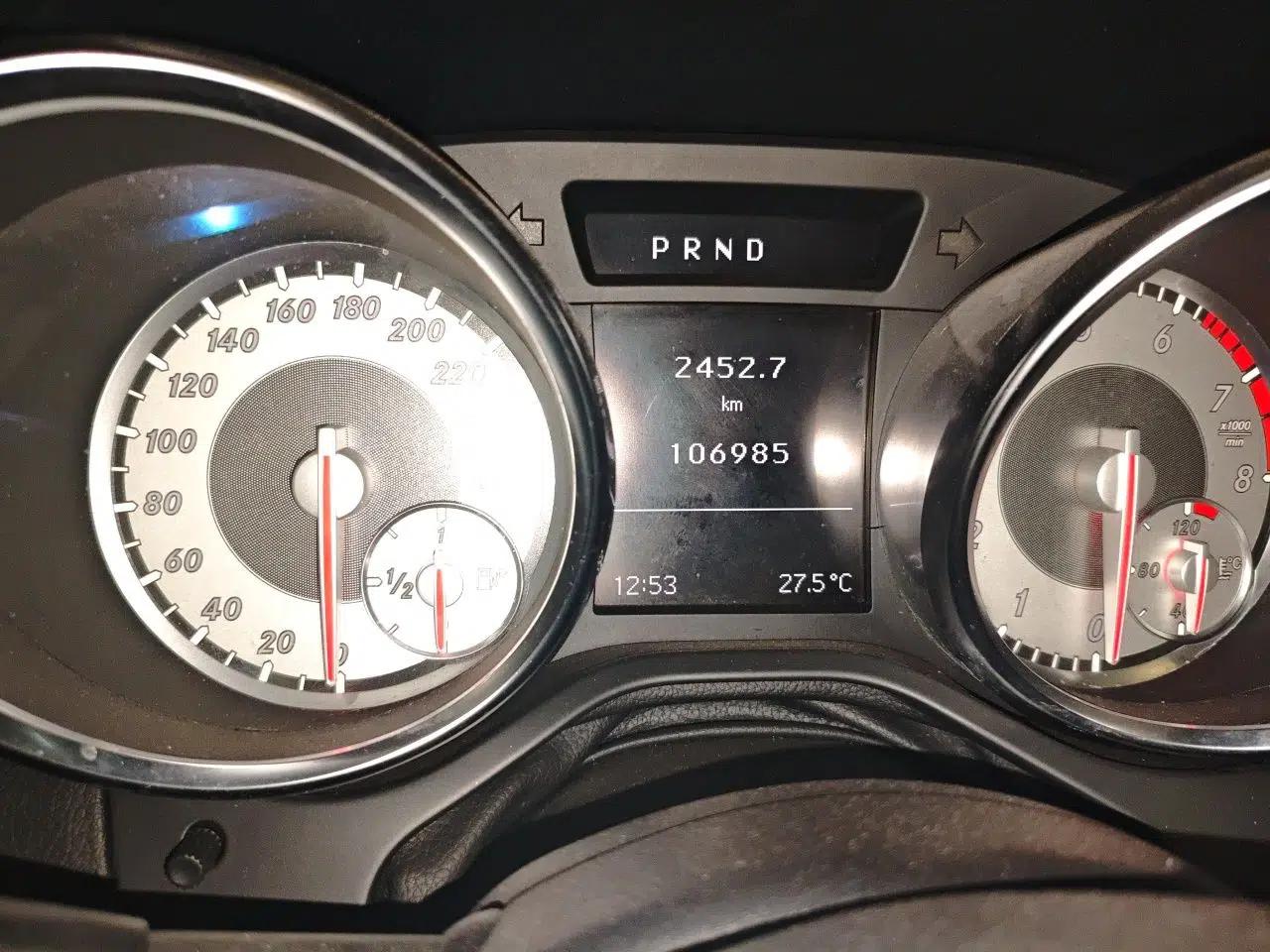 Mercedes-Benz SLK-Class 2011 SLK 200 Fashion Model — миниатюра 13