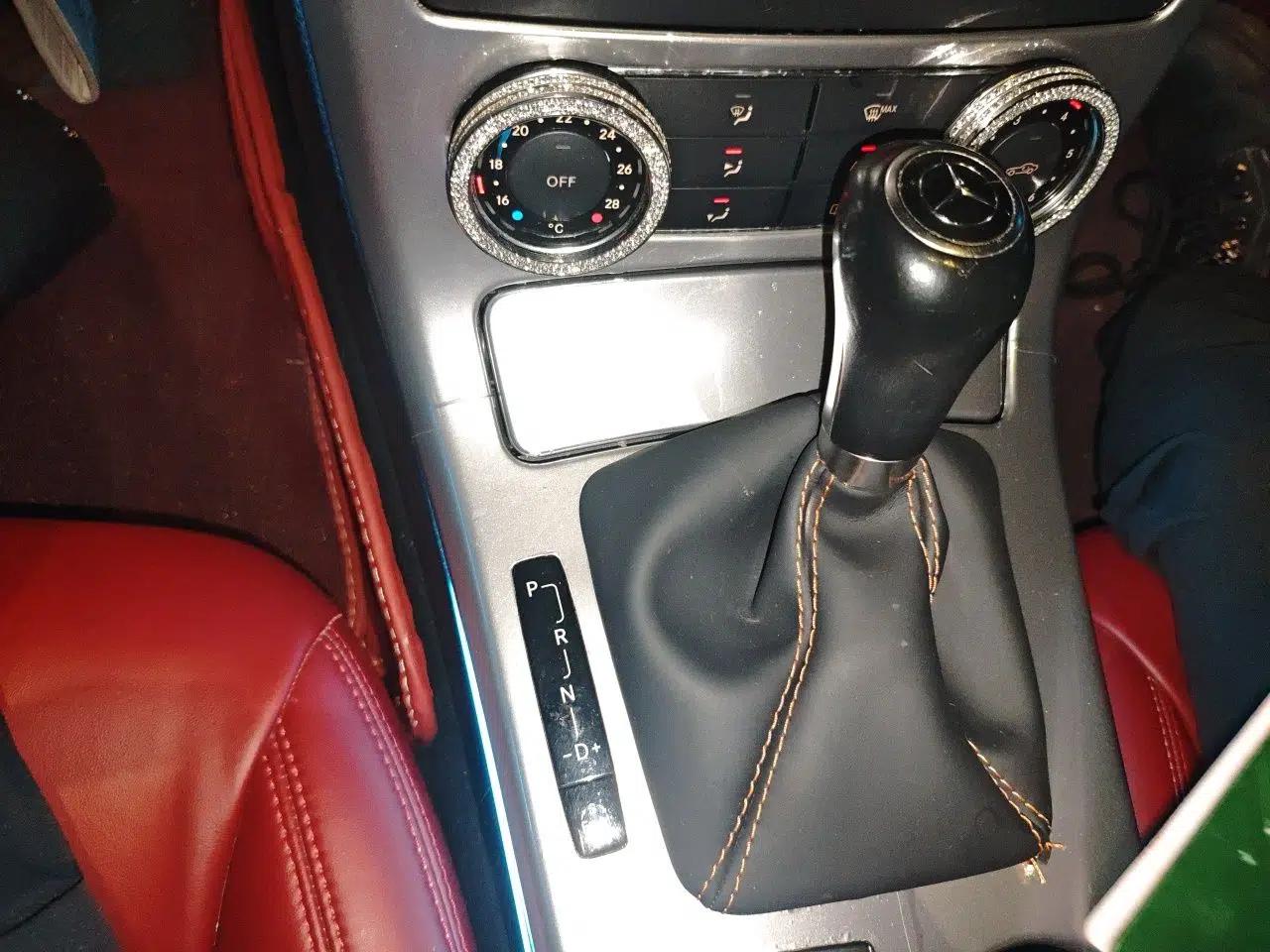 Mercedes-Benz SLK-Class 2011 SLK 200 Fashion Model — миниатюра 15
