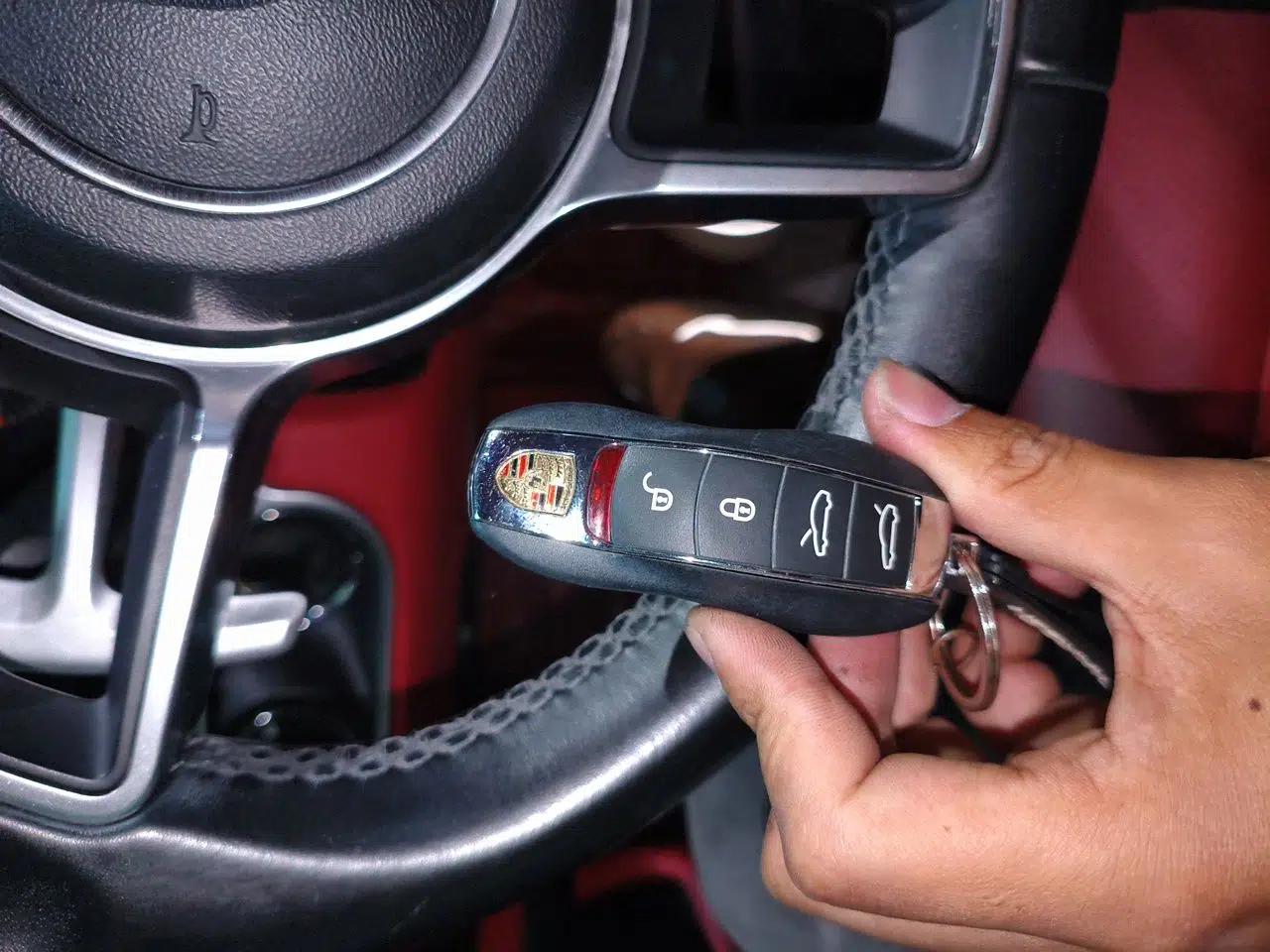 Porsche Cayman 2013 Cayman 2.7L — миниатюра 9