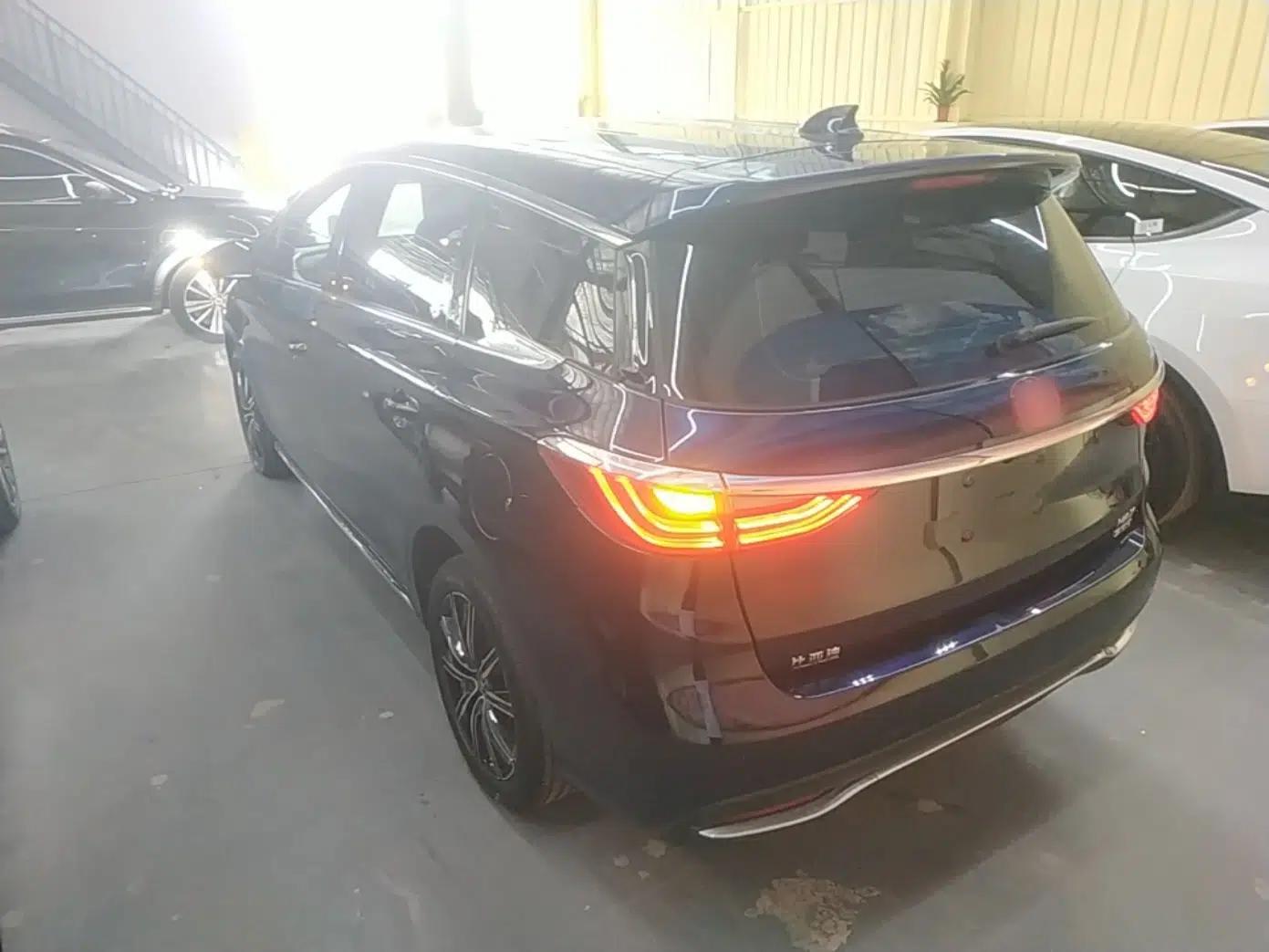 BYD Song MAX New Energy 2019 DM 1.5T Smart Connect Advanced 6-Seater China VI Standard — миниатюра 4