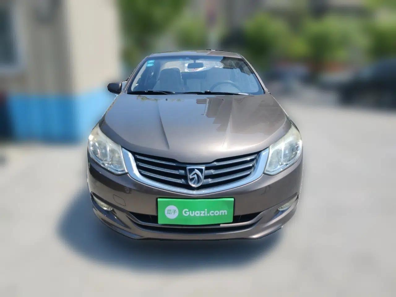 Baojun 630 2013 1.5L manual Entry-level trim — миниатюра 2