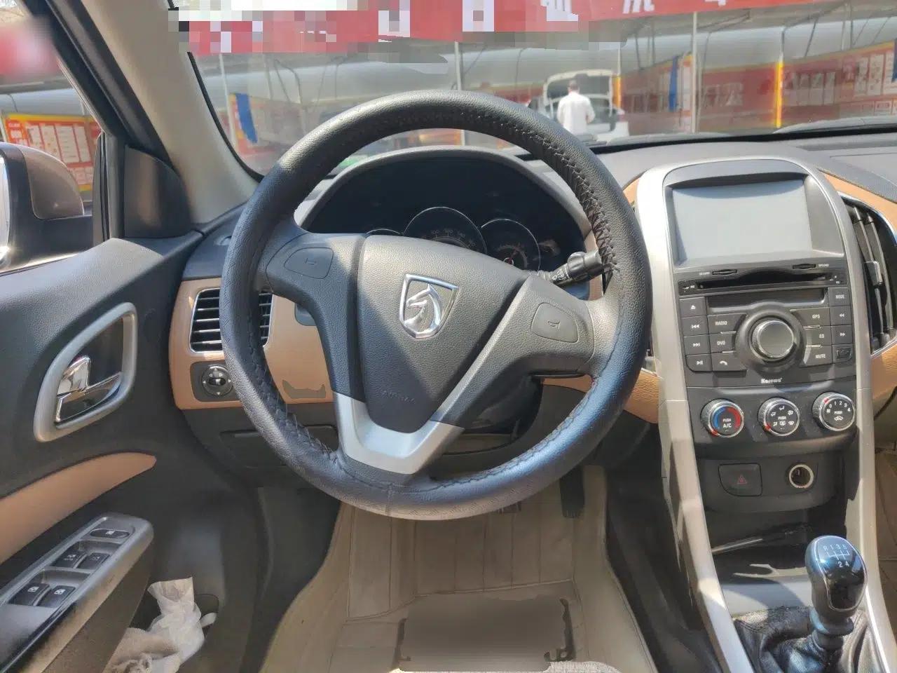 Baojun 630 2013 1.5L manual Entry-level trim — миниатюра 11