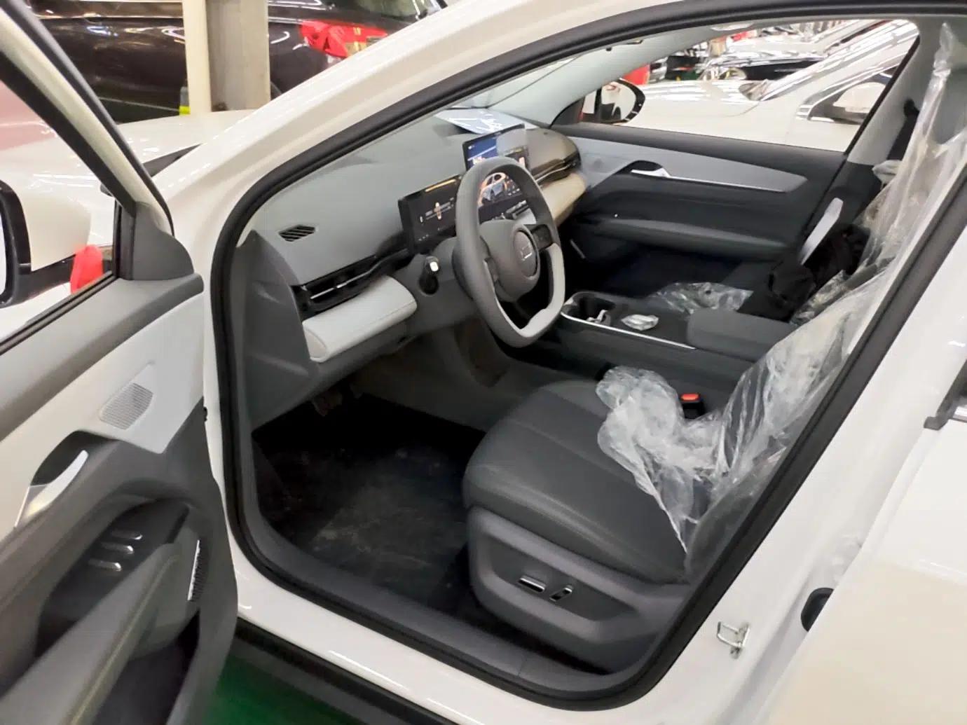 Bestune Yueyi 03 2025 445km Joyful Edition — миниатюра 19