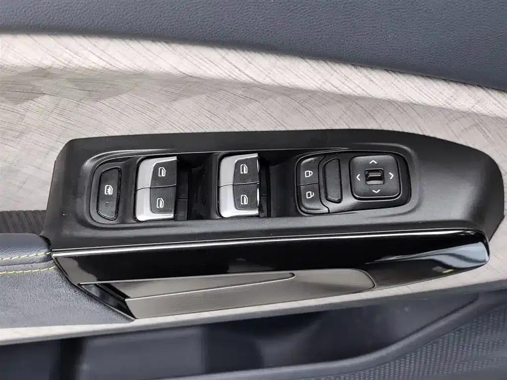 Baojun RM-5 2019 1.5T CVT 24-hour online luxury 6-seater — миниатюра 9