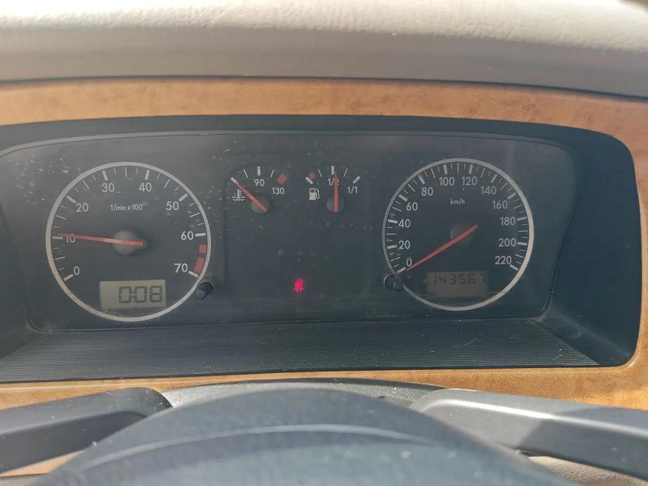 Volkswagen Santana Vista 2008 1.8L Manual Sishang Model — миниатюра 12