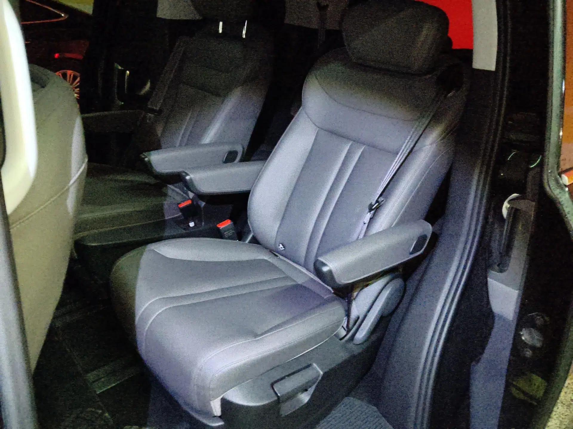 SAIC MAXUS G70 2024 2.0T Automatic Luxury Edition 7 Seats — миниатюра 18