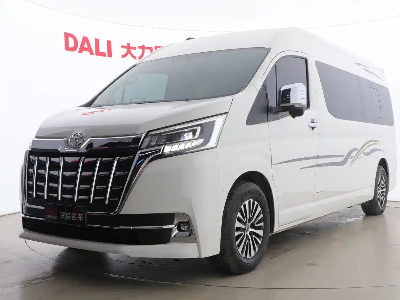 2023 HIACE 3.5L Automatic — миниатюра 1
