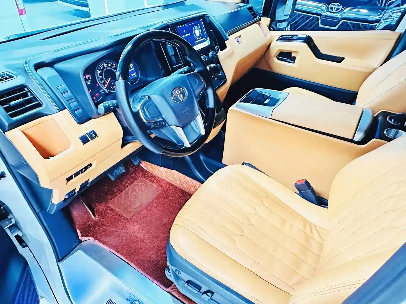 2023 HIACE 3.5L Automatic — миниатюра 8