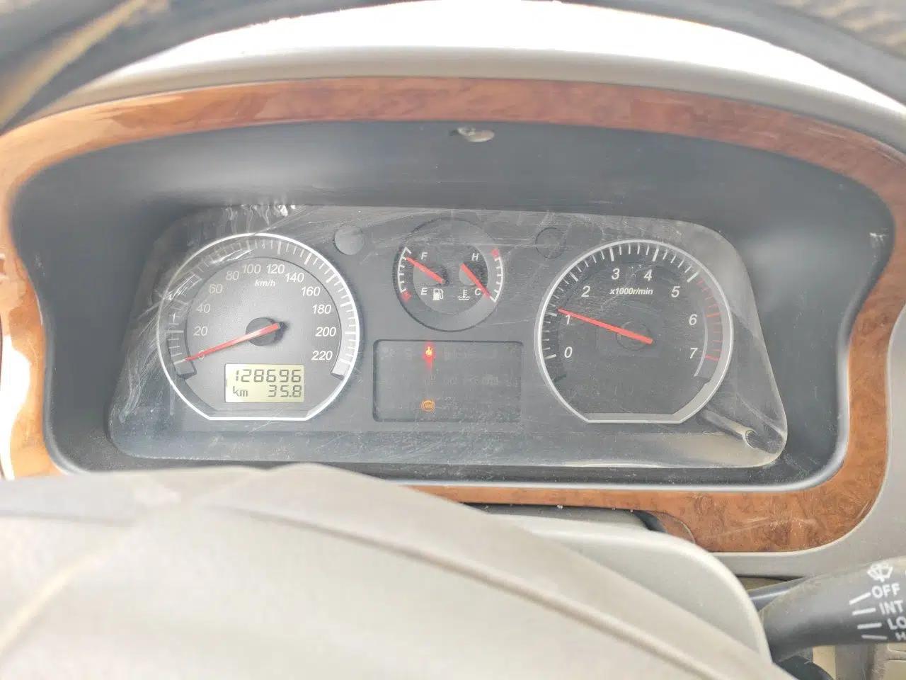 Foton MP-X E 2011 2.4L - M240SL Wealth Express Comfort Edition 4G64 — миниатюра 12