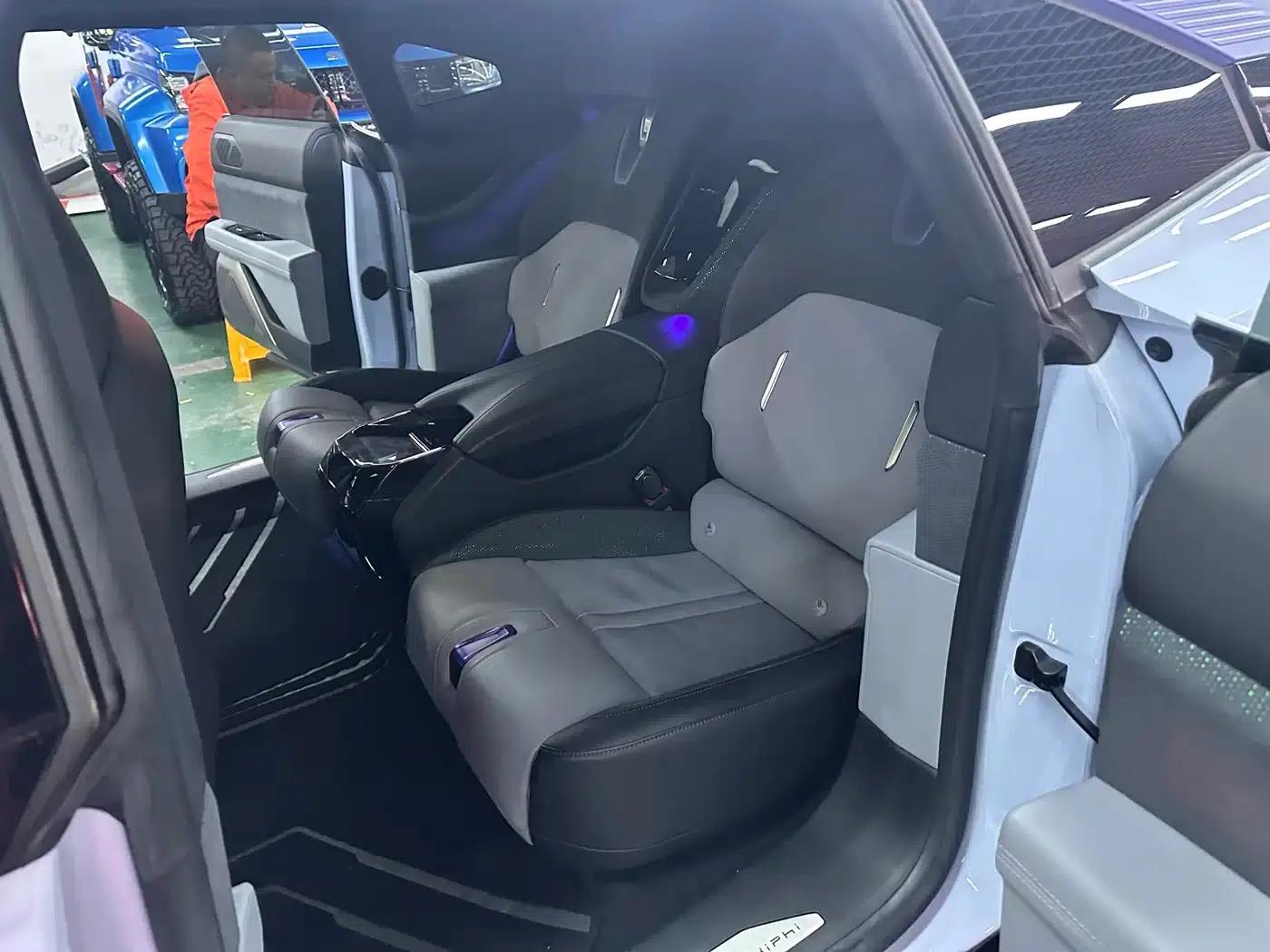 HiPhi Z 2023 City Edition (4-seater) — миниатюра 10