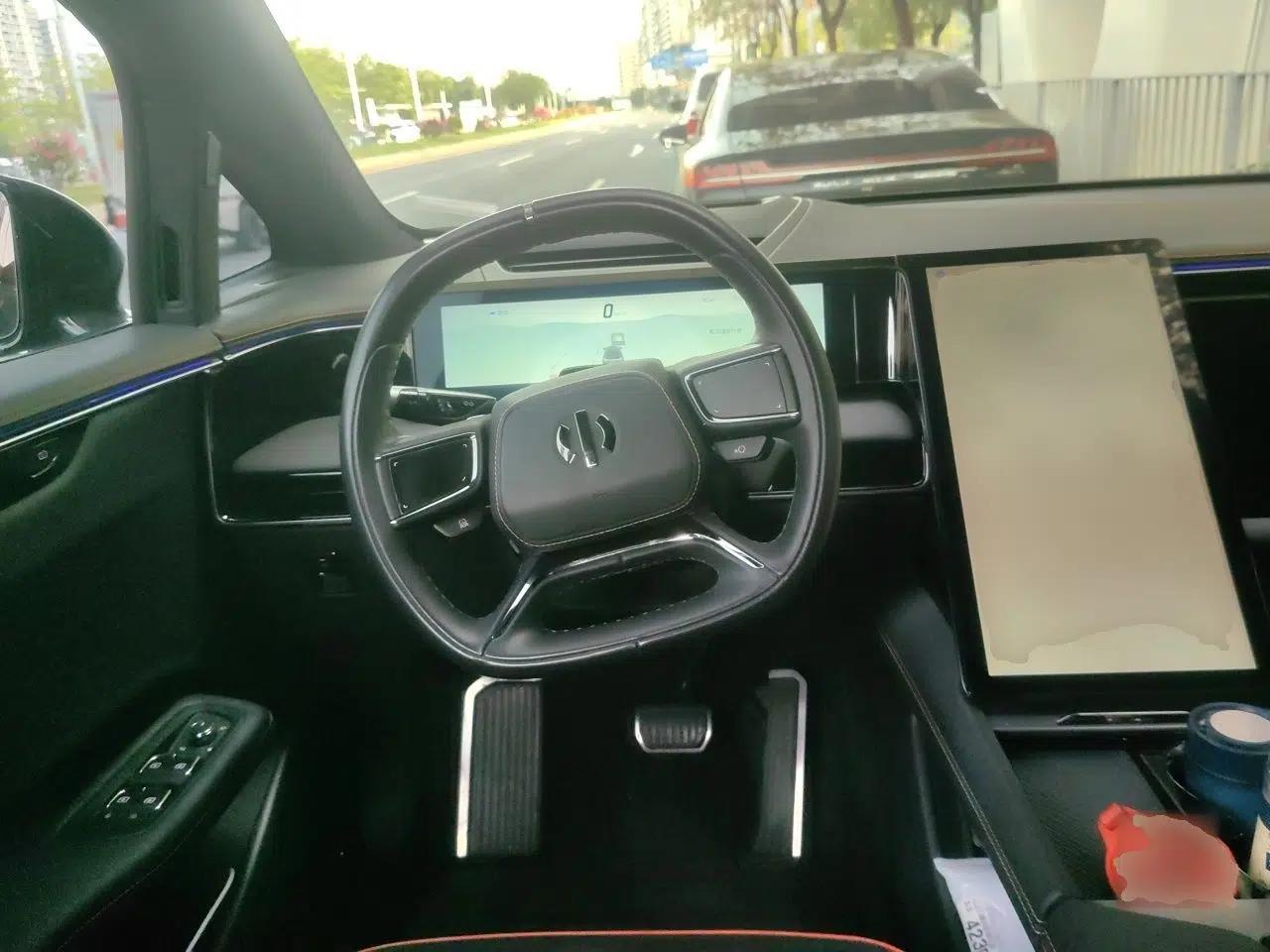 HiPhi X 2021 Luxury Edition 6-Seater — миниатюра 11