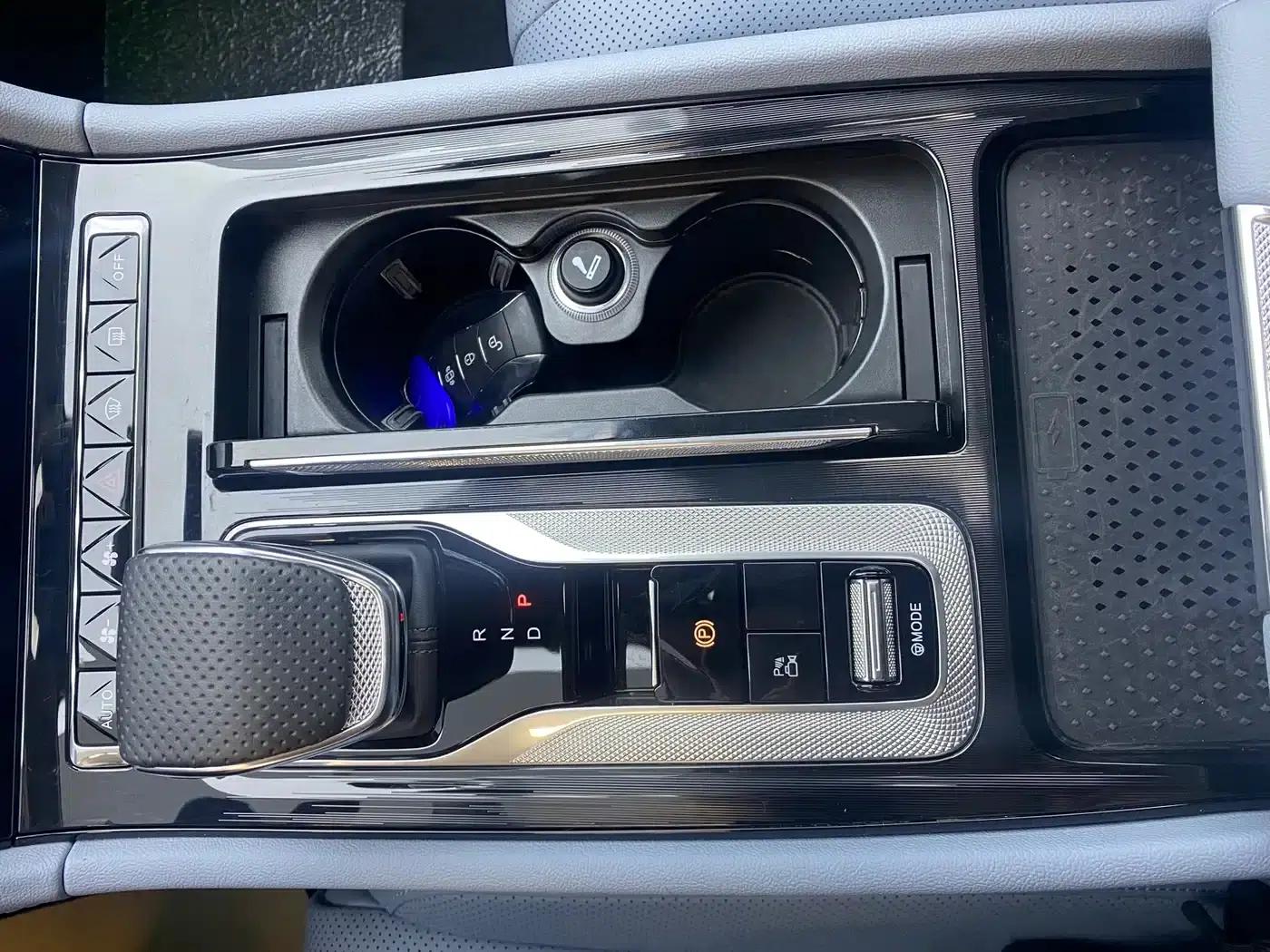 Hongqi H5 PHEV 2025 Model 170 Super Hybrid — миниатюра 11