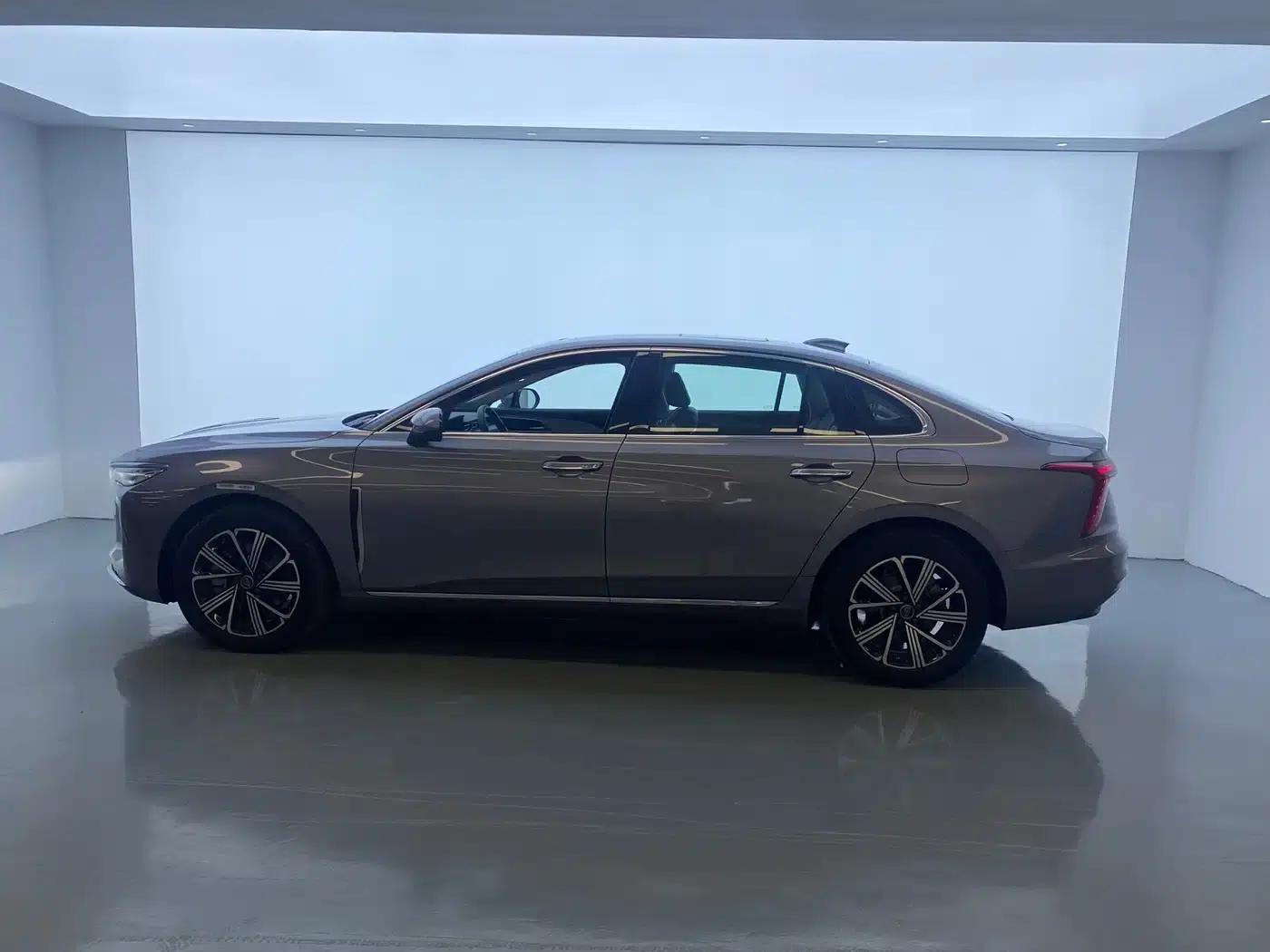 Hongqi H5 PHEV 2025 Model 170 Super Hybrid — миниатюра 4