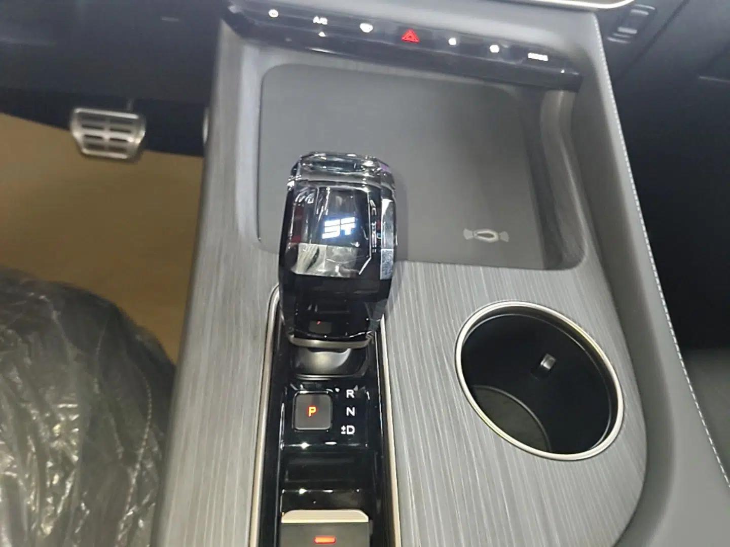 JETOUR X90 C-DM 2025 Elite Edition 7-Seater — миниатюра 17