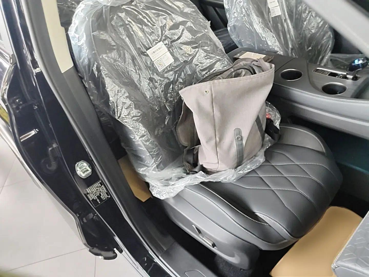 JETOUR X90 C-DM 2025 Elite Edition 7-Seater — миниатюра 23