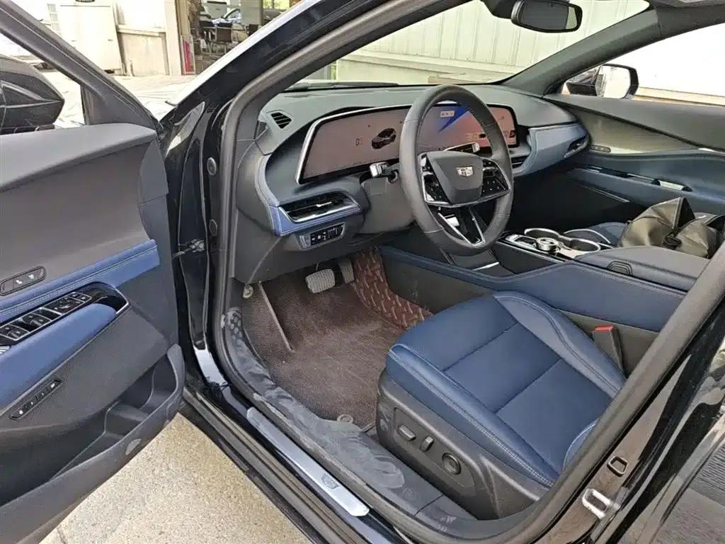 2023 Cadillac GT4 25T Luxury — миниатюра 16
