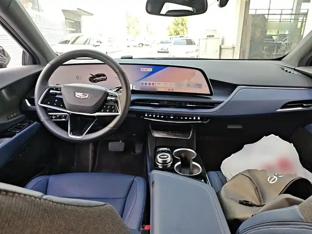 2023 Cadillac GT4 25T Luxury — миниатюра 10