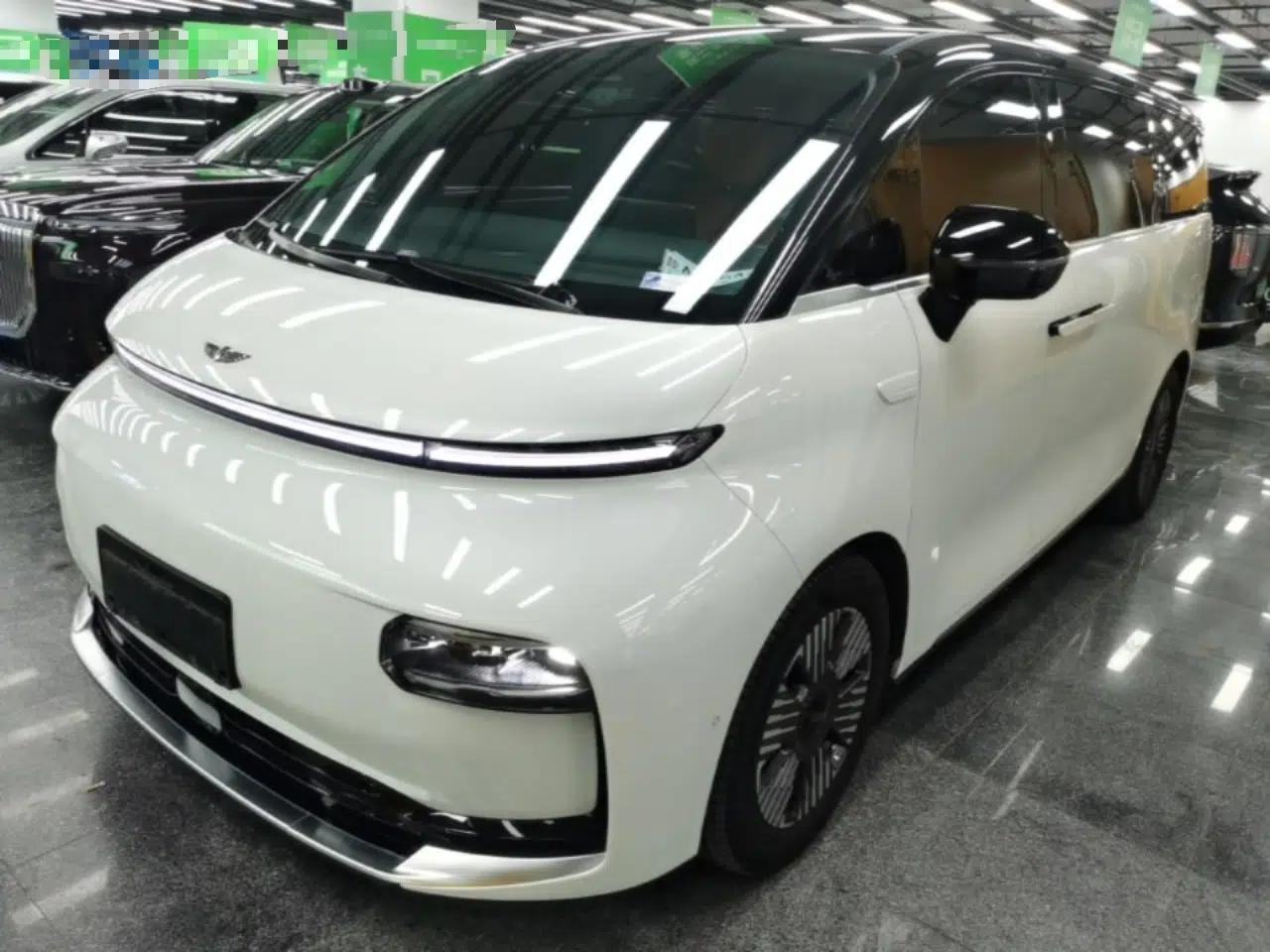 Geely Galaxy LEVC L380 2024 140-Degree 6-Seater All-Wheel-Drive Ultra — миниатюра 1