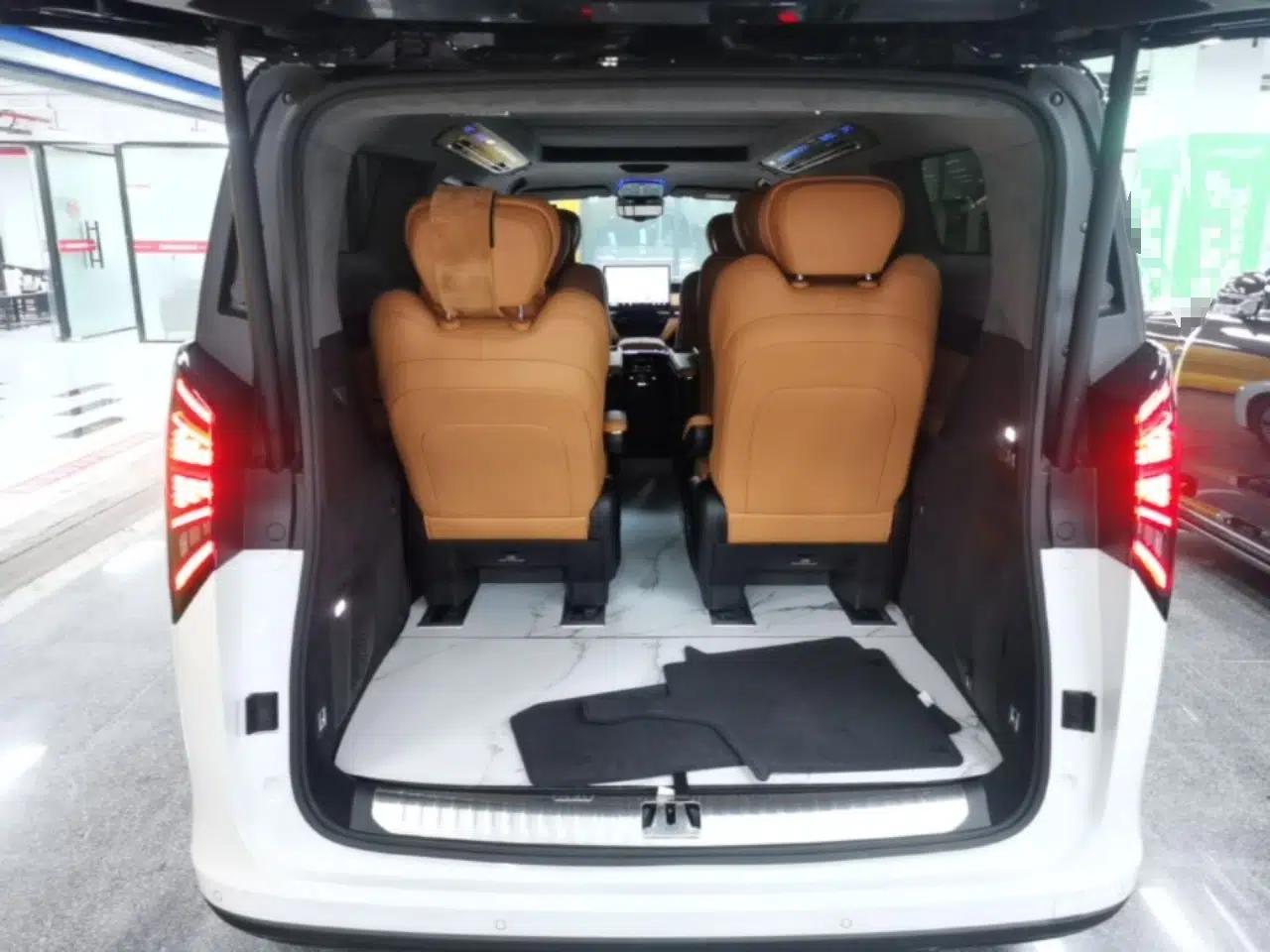 Geely Galaxy LEVC L380 2024 140-Degree 6-Seater All-Wheel-Drive Ultra — миниатюра 22
