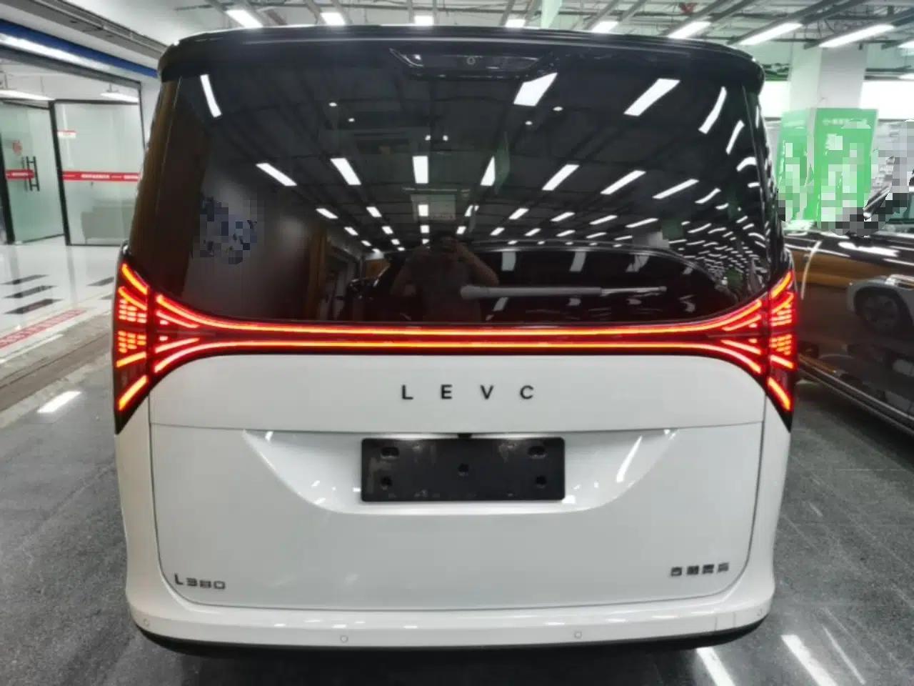 Geely Galaxy LEVC L380 2024 140-Degree 6-Seater All-Wheel-Drive Ultra — миниатюра 5