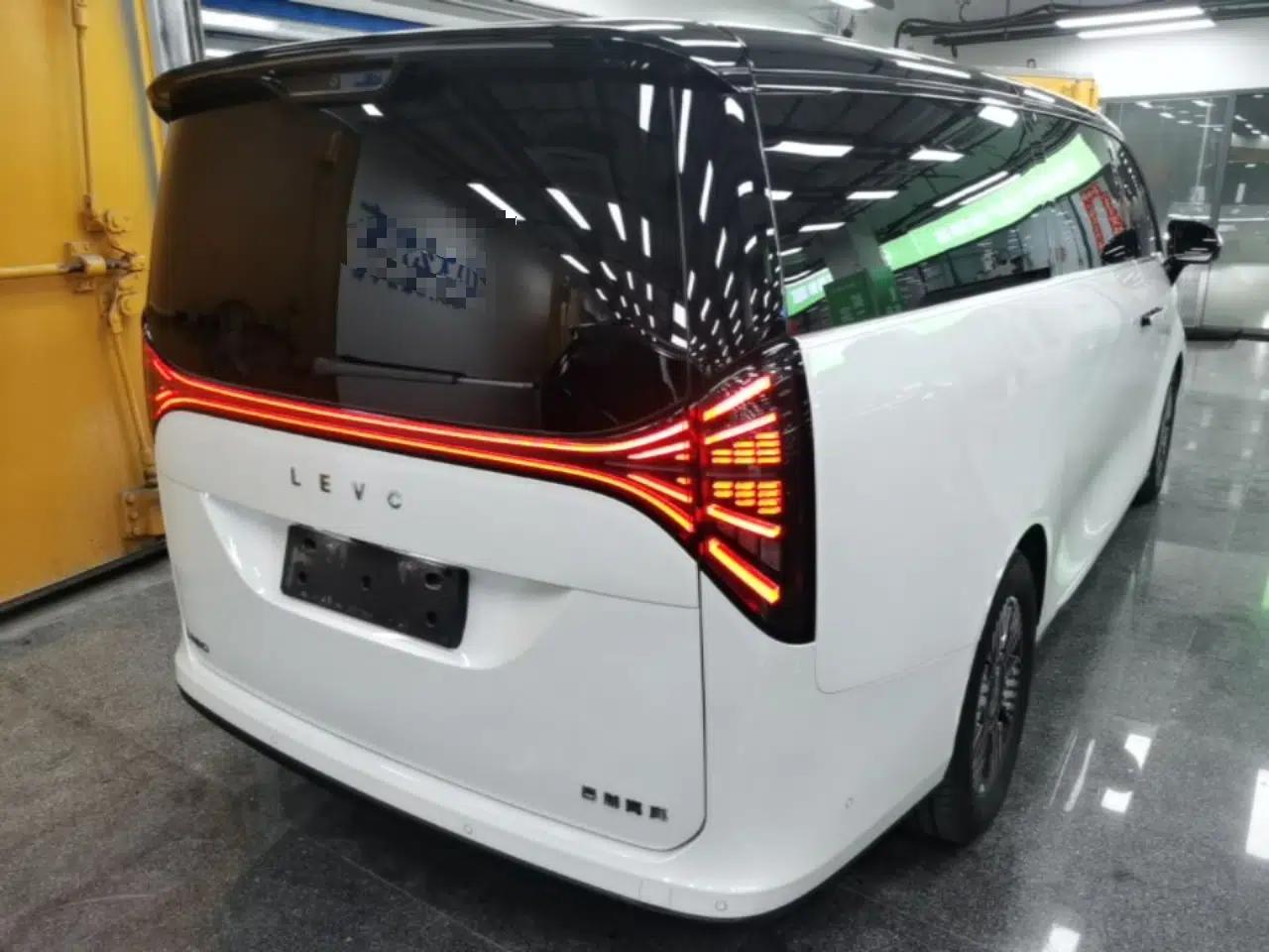 Geely Galaxy LEVC L380 2024 140-Degree 6-Seater All-Wheel-Drive Ultra — миниатюра 6