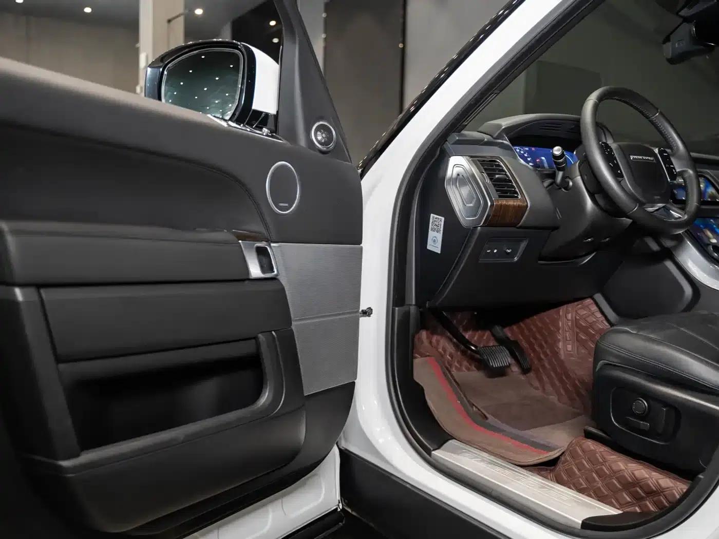 Range Rover Sport Hybrid 2019 P400e SE — миниатюра 9